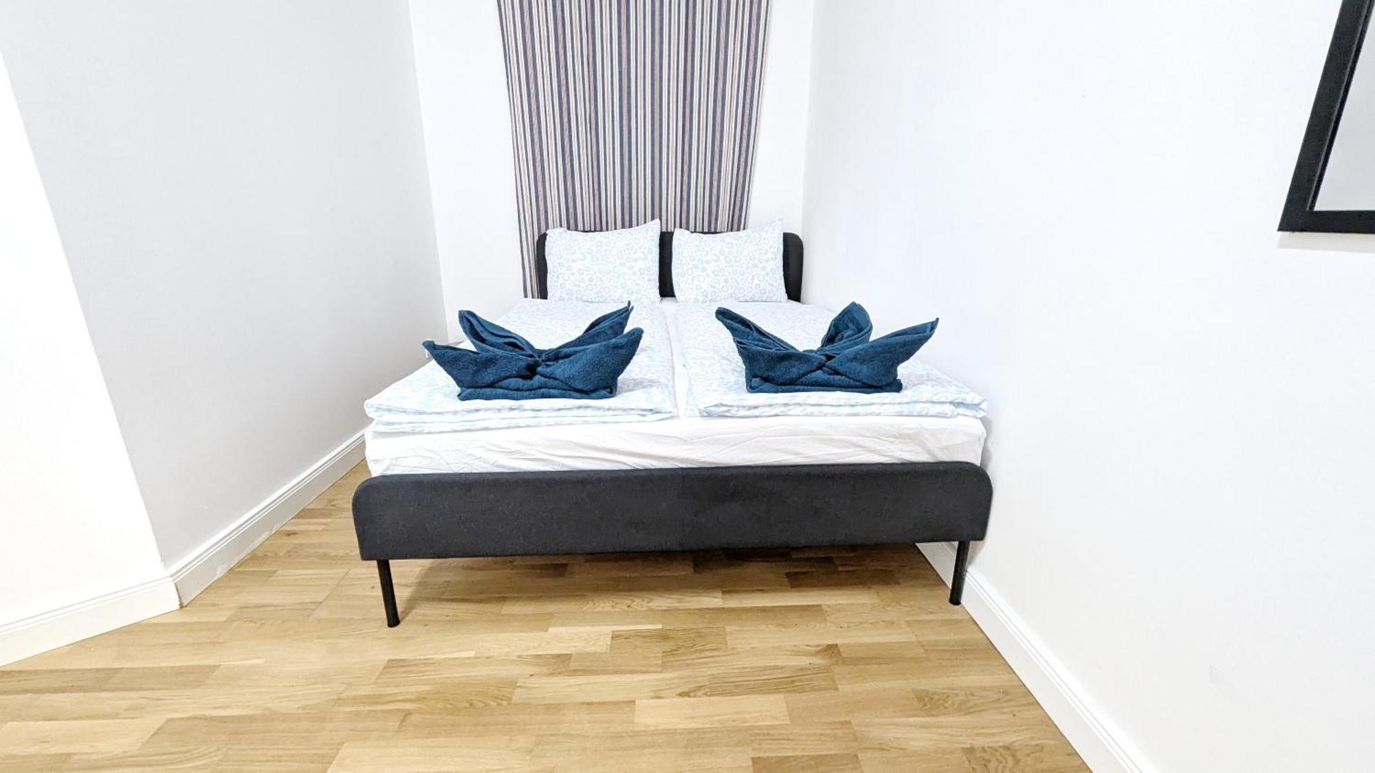 Spacious In A Lively Area Viena