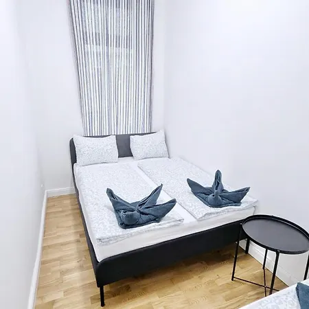 Spacious Apartment In A Lively Area Viena Exterior foto
