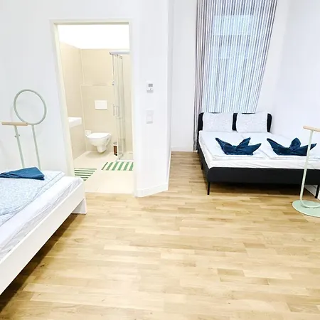 Spacious Apartment In A Lively Area Viena Exterior foto